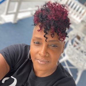 Meet your Posher, Carla